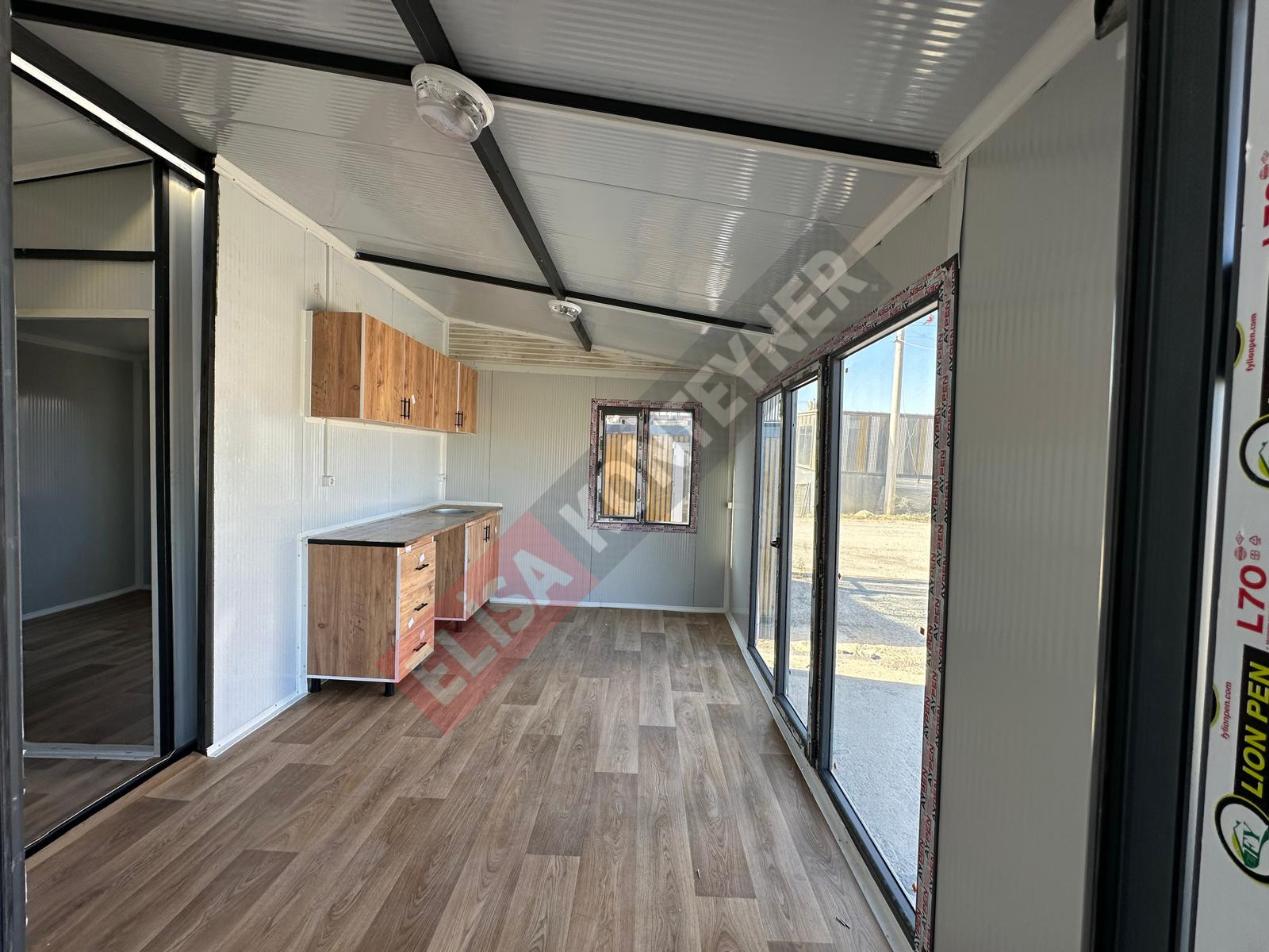 42M2 ÖZEL PLATFORMLU 2+1 WC DUŞ KABİNLİ MUTFAKLI ÖZEL YAPIM KONTEYNER görseli 10