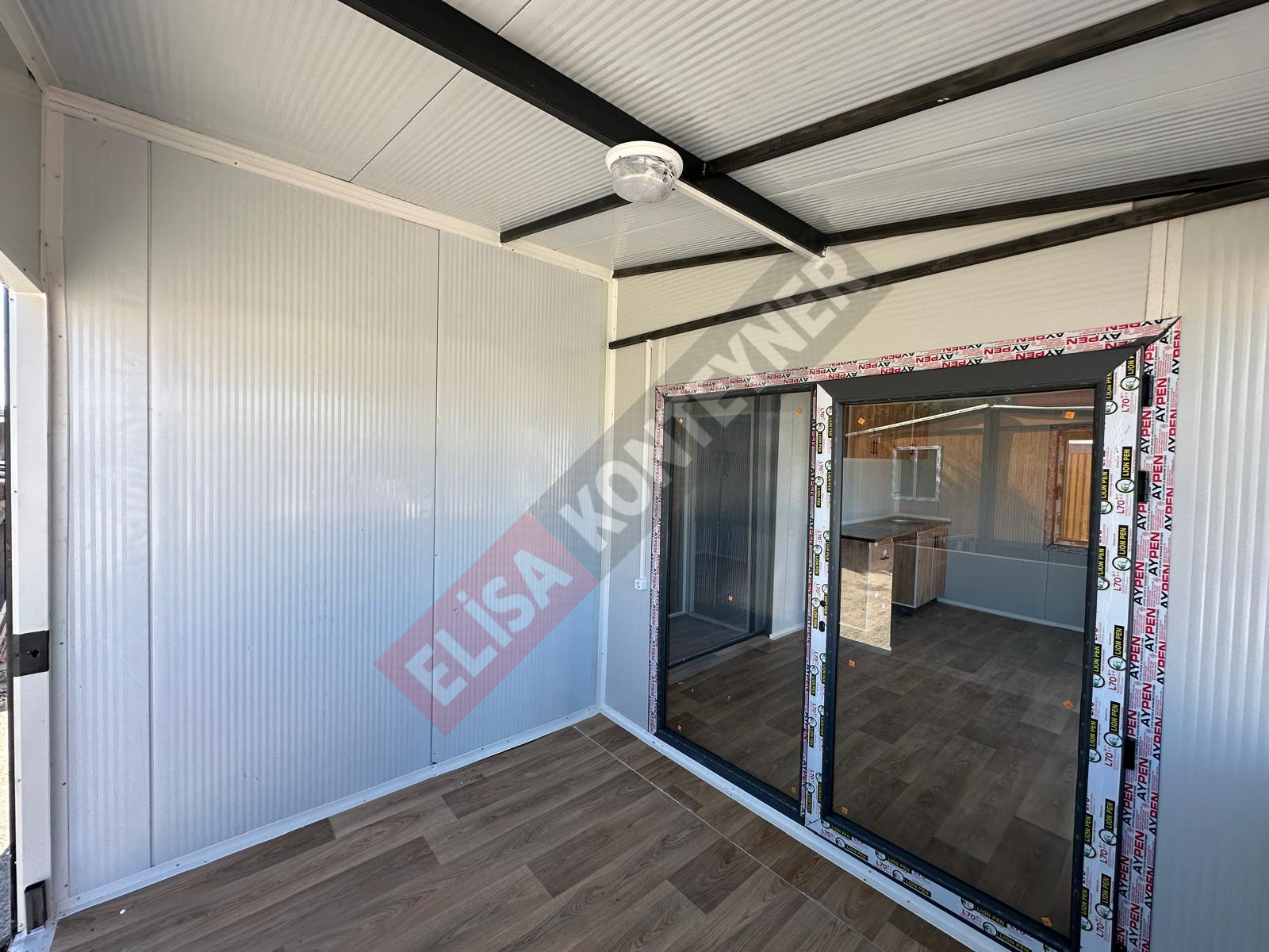 42M2 ÖZEL PLATFORMLU 2+1 WC DUŞ KABİNLİ MUTFAKLI ÖZEL YAPIM KONTEYNER görseli 9